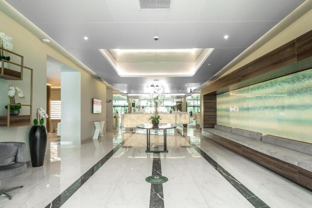 Orbit City Batumi Hotel Bagian luar foto