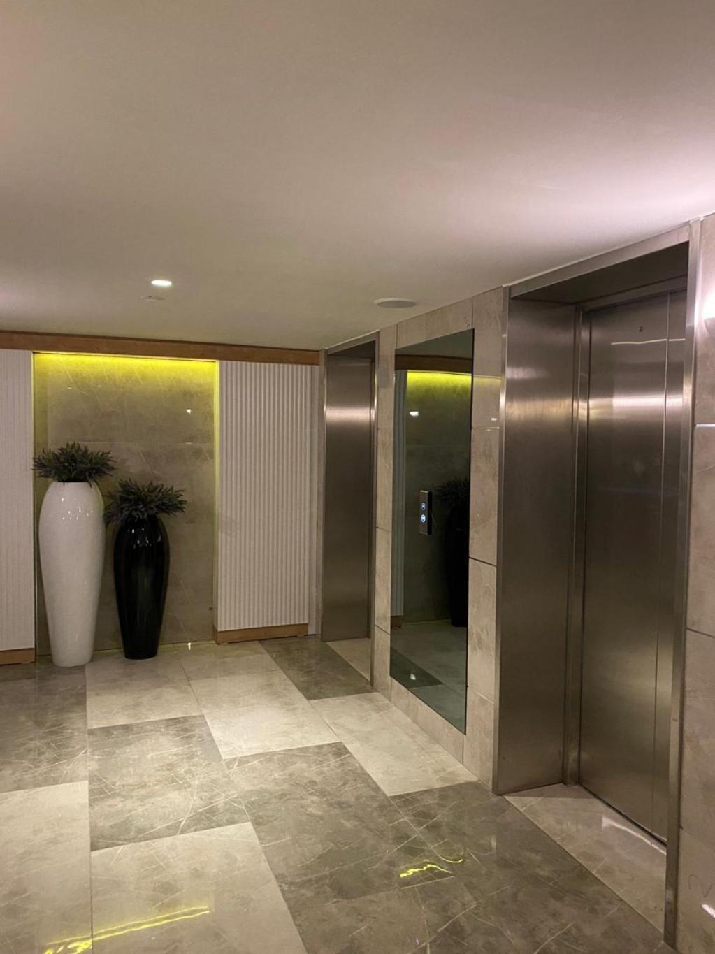 Orbit City Batumi Hotel Bagian luar foto