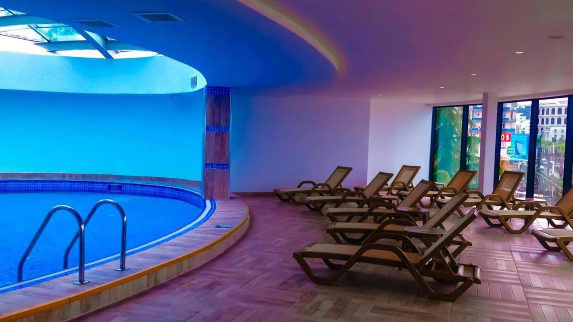 Orbit City Batumi Hotel Bagian luar foto