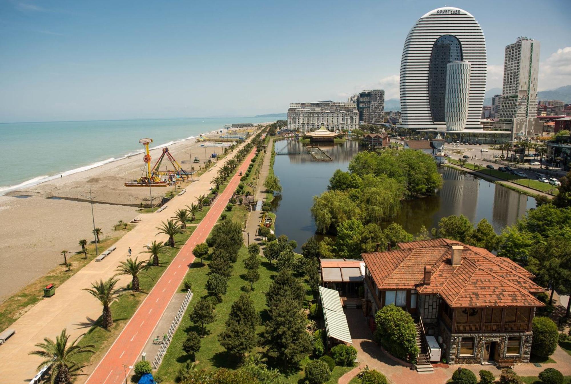 Orbit City Batumi Hotel Bagian luar foto