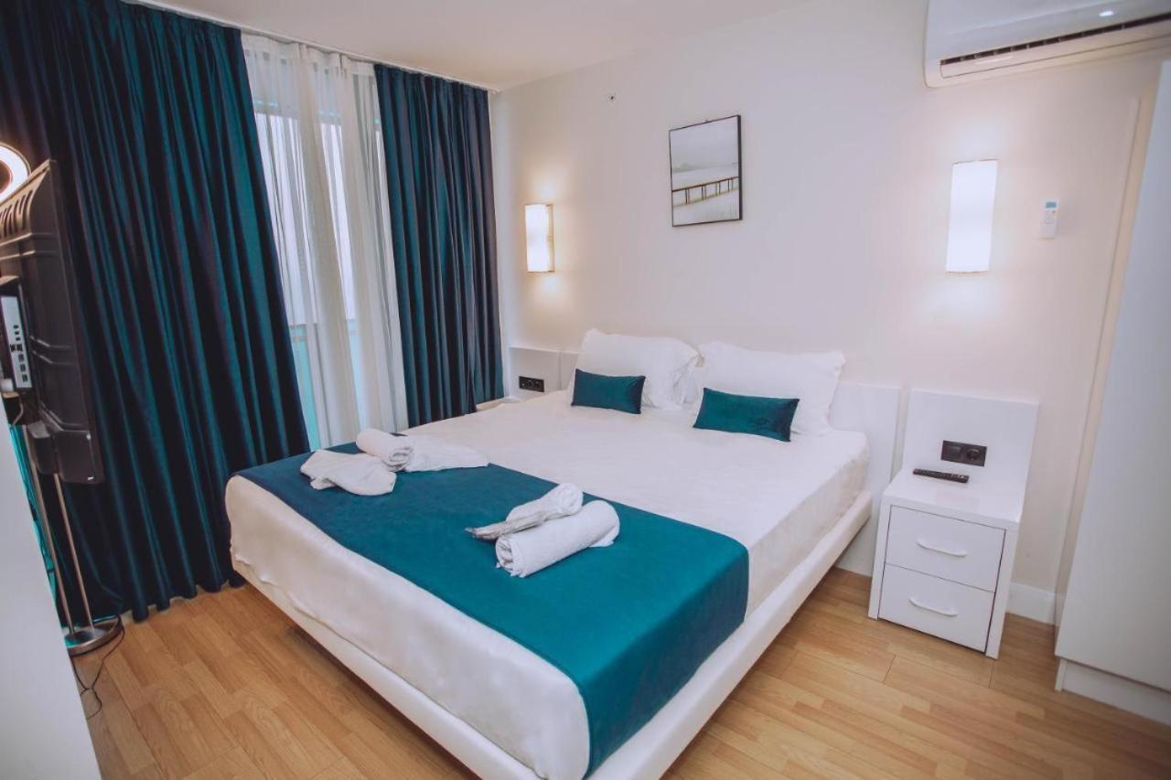 Orbit City Batumi Hotel Bagian luar foto