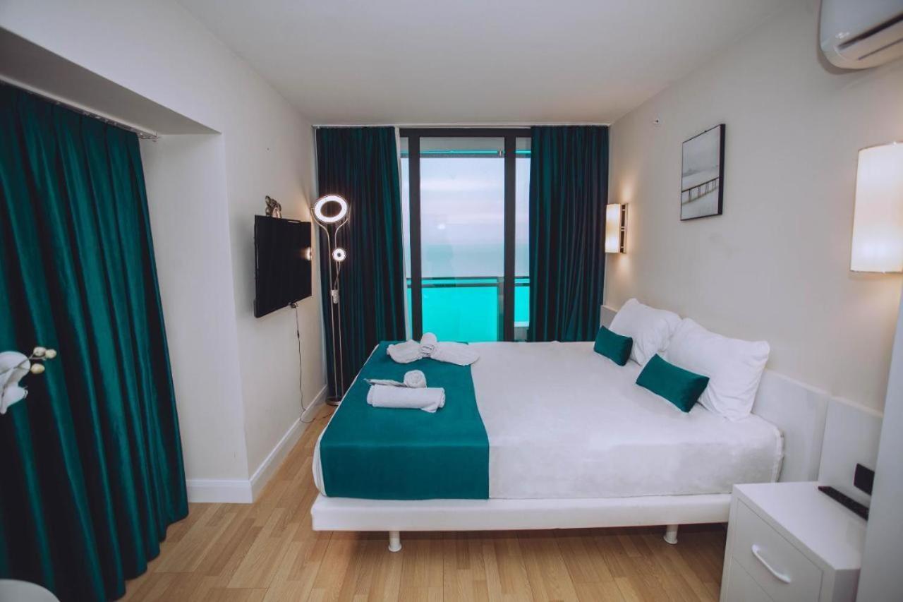 Orbit City Batumi Hotel Bagian luar foto